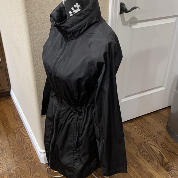 Lightweight rain jacket - Picture 3 of 6